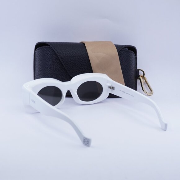 Loewe LW40033I 21C Rectangle Sunglasses – White\\Smoke with Silver Mirror main image 6